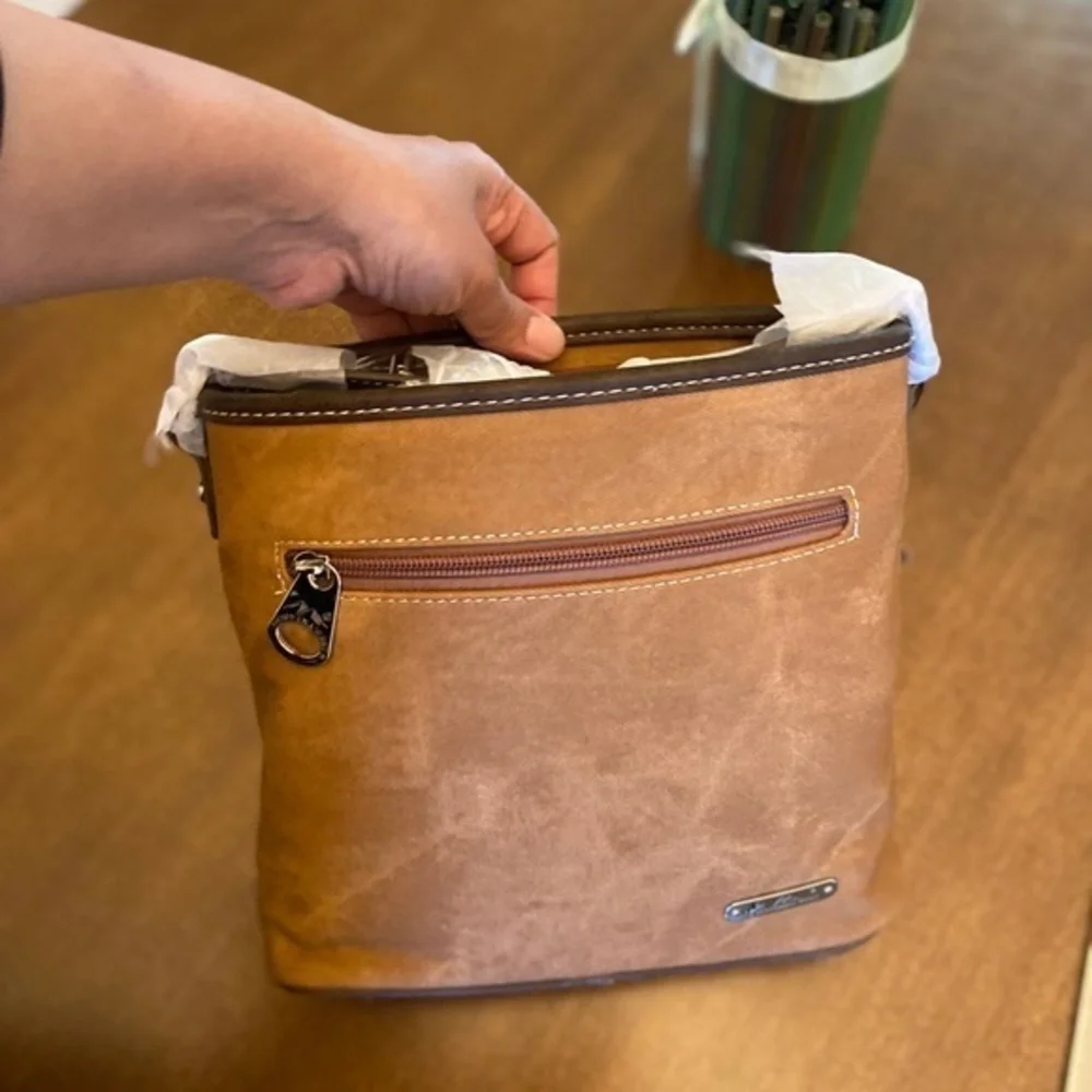 Montana west embroidery collection crossbody bag - Picture 5 of 8
